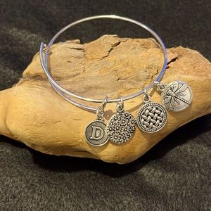 Adjustable charm bracelet with initial D and 4 charms